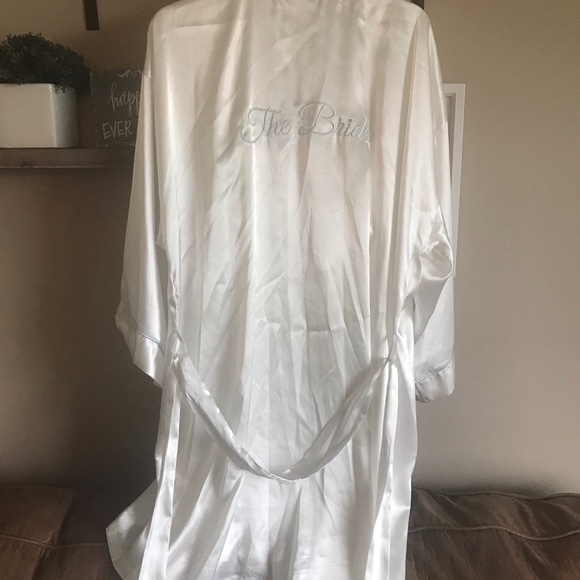 Bride Nightie and Robe - Picture 4 of 8